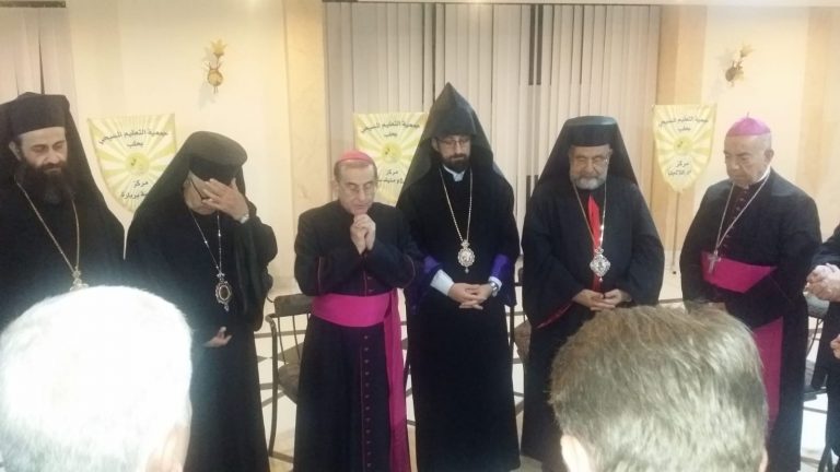 L'Arcivescovo di Milano e i Vescovi di Aleppo durante il momento di preghiera per la pace
