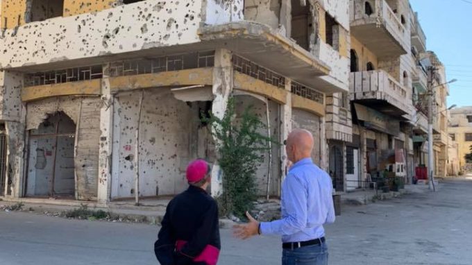 larcivescovo-e-il-direttore-di-acs-monteduro-a-homs-di-fronte-alle-immani-ferite-prodotte-dalla-guerra