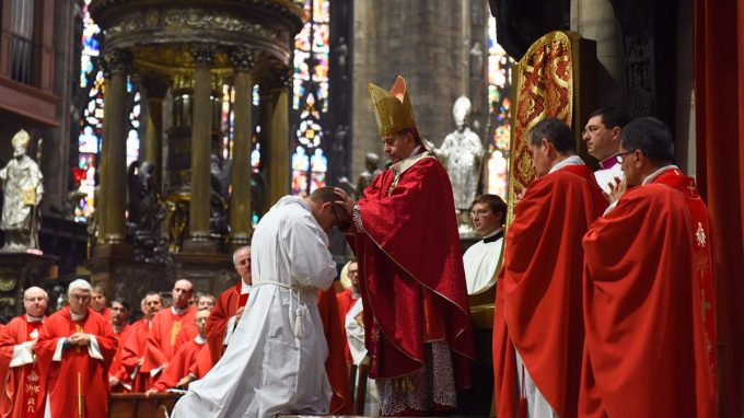 «La città delle feste e degli affari, malata di vecchiaia e solitudine, ha bisogno di profeti»