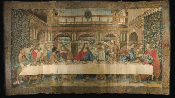 Un “Cenacolo” di seta e d’oro: in mostra a Milano il prezioso arazzo dei Musei Vaticani