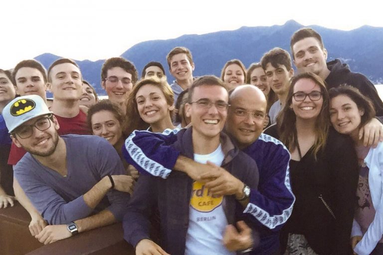 Don Giuseppe Morstabilini (al centro)