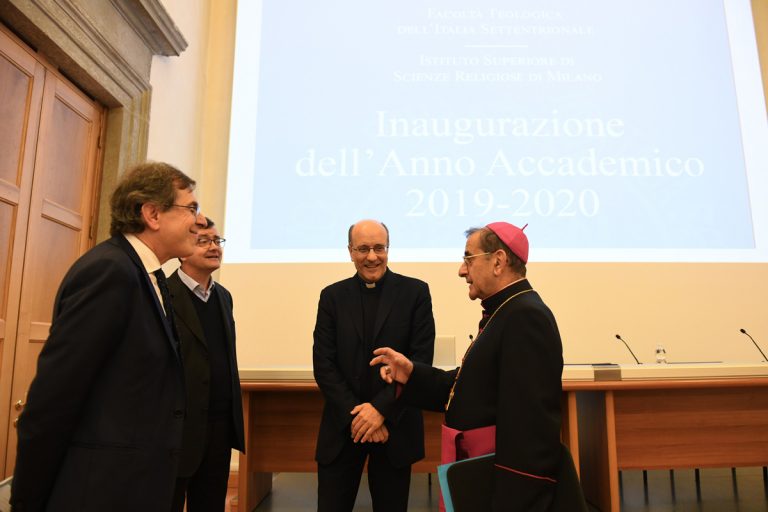 Don Massimo Epis (al centro) con l'Arcivescovo in occasione di una inaugurazione degli anni scorsi