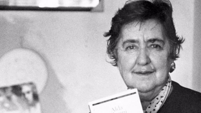 Dieci anni fa ci lasciava Alda Merini, la poetessa che parlava con Dio