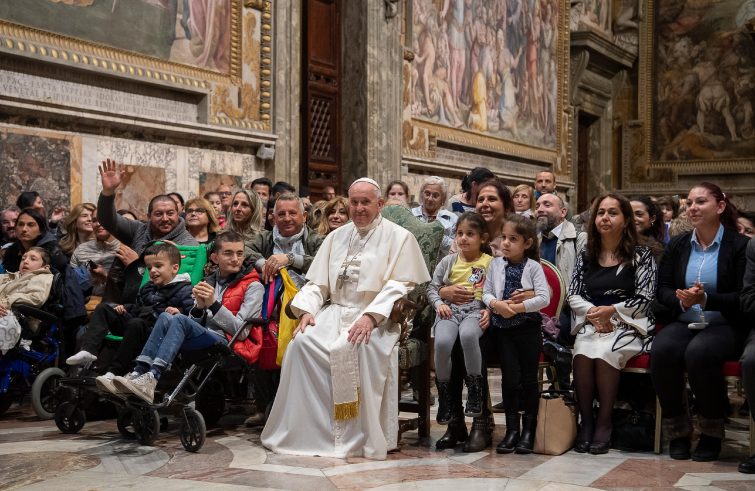 Rom e Sinti in San Pietro con papa Francesco in occasione della Giornata di preghiera del maggio scorso