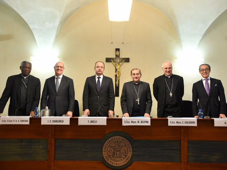 L'Arcivescovo e gli altri relatori intervenuti al convegno alla Biblioteca Ambrosiana