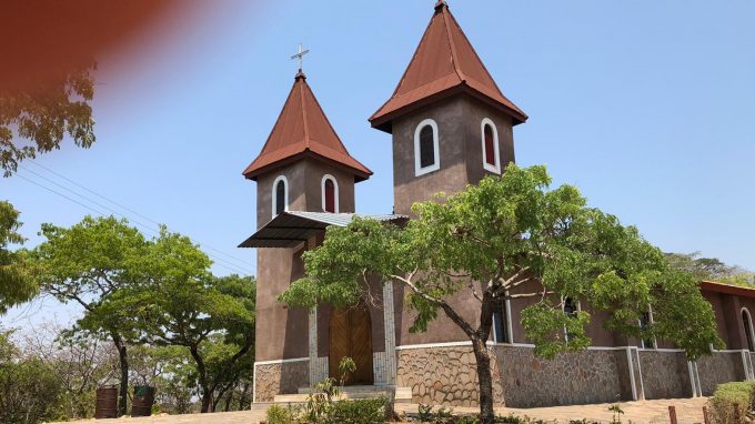 chiesa-di-kafue-gorge-cropped