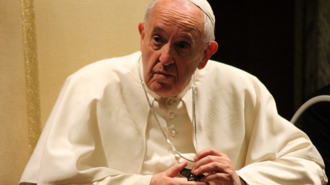 Il Papa: «Una catastrofe educativa»