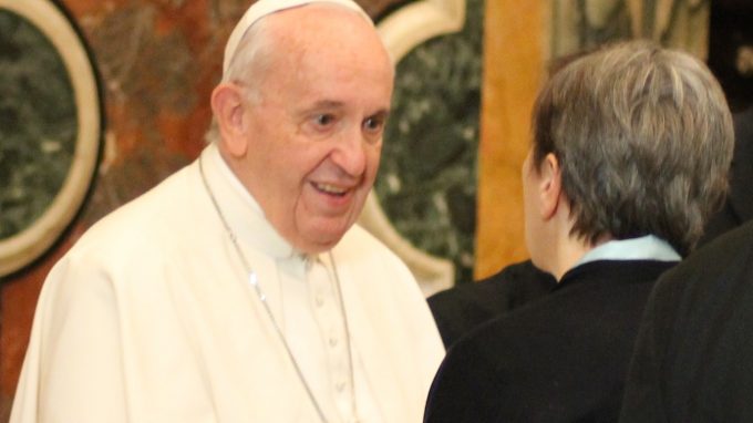 Il Papa alle Ausiliarie: «Andate avanti, con la gioia della resurrezione e la passione per la vostra gente»