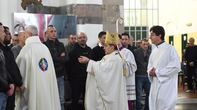 I Vescovi lombardi: «Un gesto di clemenza per sfoltire le carceri»