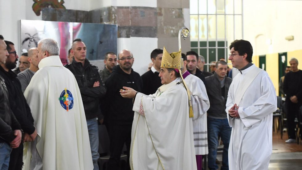 messa san vittore natale (H) L'Arcivescovo a una Messa di Natale in San Vittore