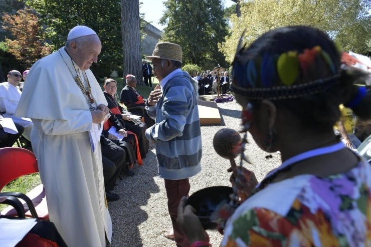 Honorato, capo tribù dei Sateré, ricevuto da papa Francesco al Sinodo per l'Amazzonia