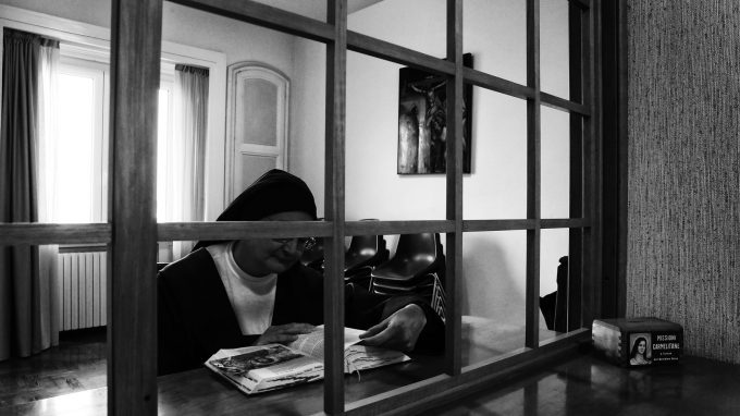 Un mondo “dentro”, monache e detenute