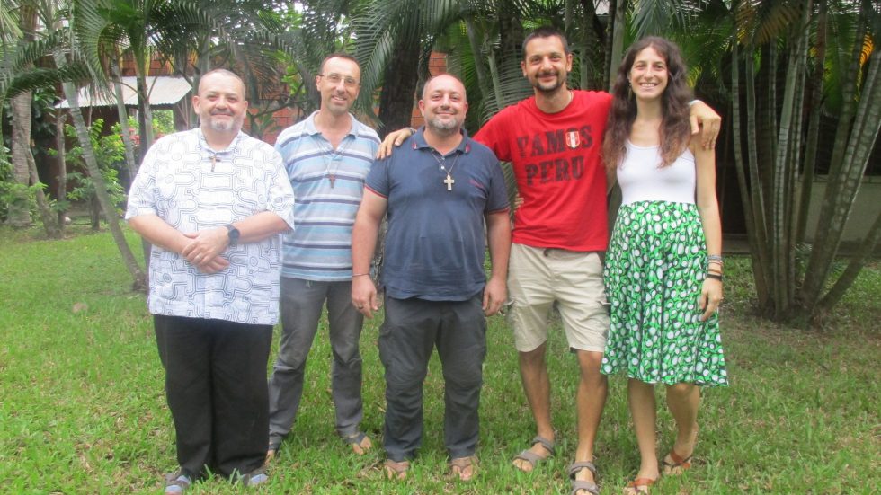 Giacomo e Silvia Crespi (a destra) con gli altri fidei donum ambrosiani a Pucallpa