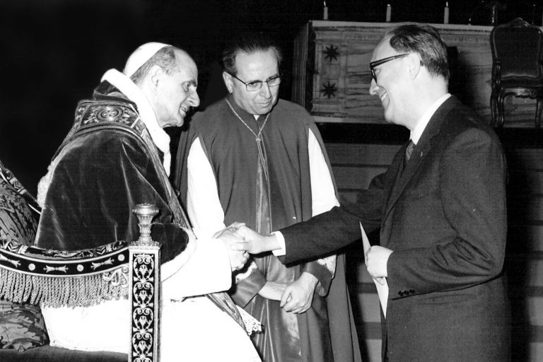 Paolo VI con Vittorio Bachelet all'epoca in cui quest'ultimo era presidente dell'Azione Cattolica (archivio Azione Cattolica Italiana)