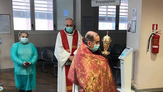 Policlinico, l’Arcivescovo ha benedetto malati e personale