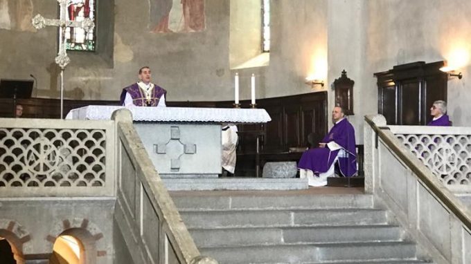 «Esprimiamo spiritualmente la nostra fede pregando gli uni per gli altri e volendoci bene»