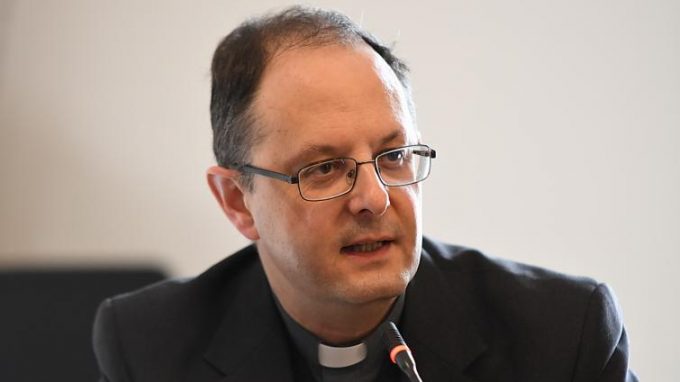 Cei, il richiamo del Papa è un servizio alla Chiesa e al Paese