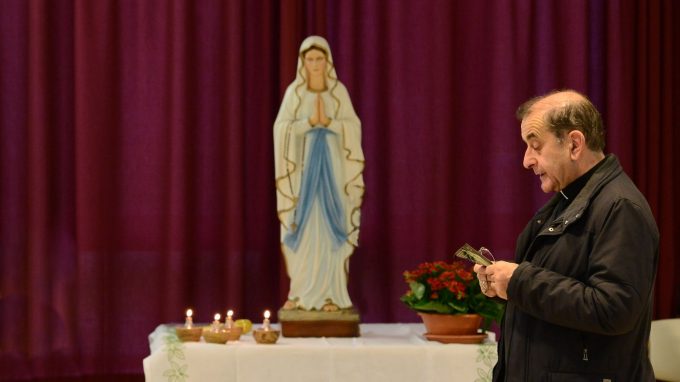 Santo Rosario con l'Arcivescovo su tv, radio e web