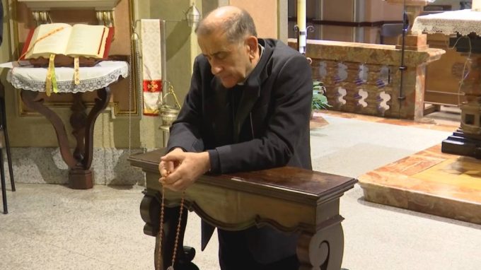Il Rosario con l'Arcivescovo: «Pregando nei giorni del cenacolo»