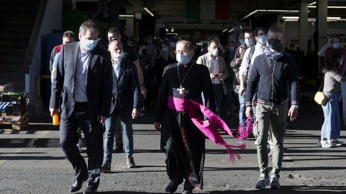 sua-eccellenza-arcivescovo-monsignor-delpini-fa-visita-ai-lavoratori-del-mercato-agroalimentare-di-milano