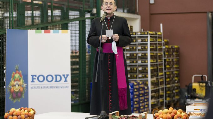 sua-eccellenza-arcivescovo-monsignor-delpini-fa-visita-ai-lavoratori-del-mercato-agroalimentare-di-milano-2
