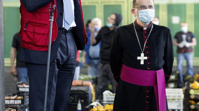 sua-eccellenza-arcivescovo-monsignor-delpini-fa-visita-ai-lavoratori-del-mercato-agroalimentare-di-milano-4