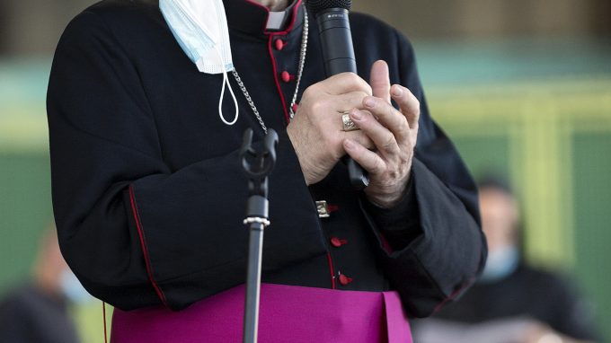 sua-eccellenza-arcivescovo-monsignor-delpini-fa-visita-ai-lavoratori-del-mercato-agroalimentare-di-milano-5