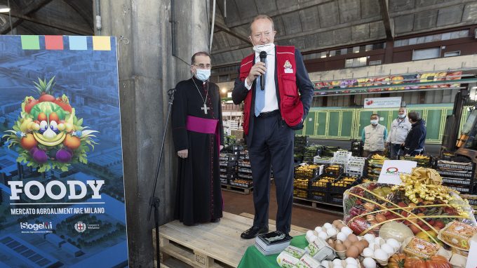 sua-eccellenza-arcivescovo-monsignor-delpini-fa-visita-ai-lavoratori-del-mercato-agroalimentare-di-milano-14