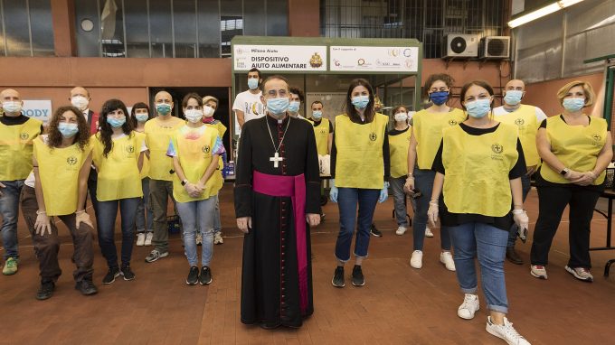 sua-eccellenza-arcivescovo-monsignor-delpini-fa-visita-ai-lavoratori-del-mercato-agroalimentare-di-milano-15