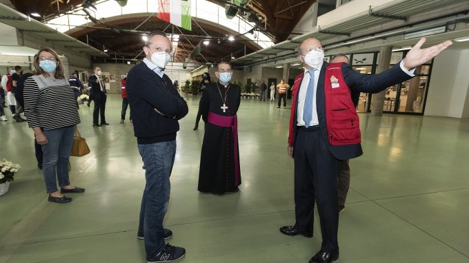 sua-eccellenza-arcivescovo-monsignor-delpini-fa-visita-ai-lavoratori-del-mercato-agroalimentare-di-milano-18