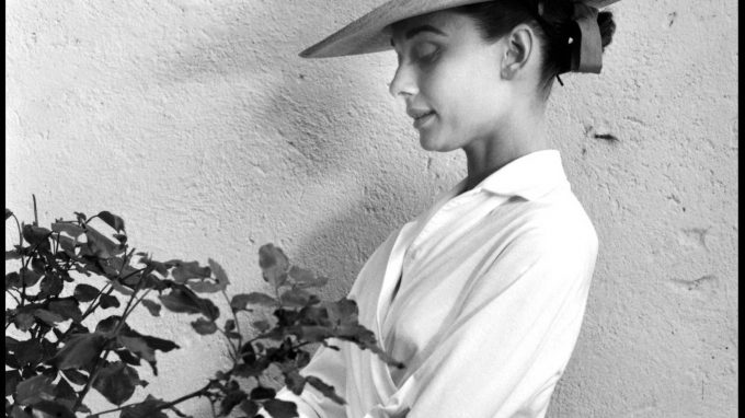 mexico-durango-1959-actress-audrey-hepburn-during-filming-of-the-unforgiven-directed-by-john-huston