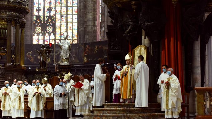 messa-delpini-mascherine