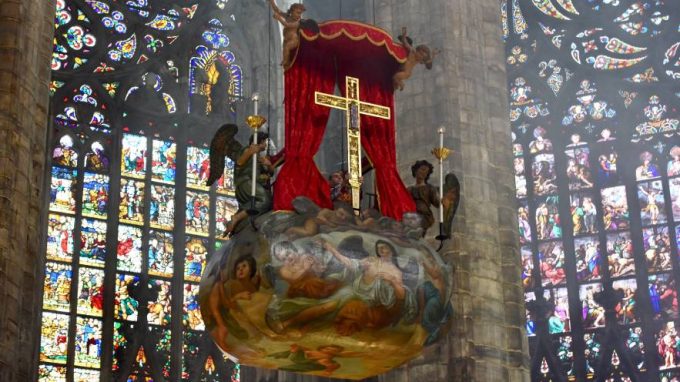 Guardiamo al Crocifisso, oltre l'indifferenza e la paura