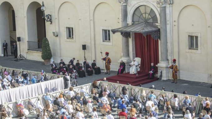 Il Papa: «Per uscire dalla pandemia serve una buona politica»