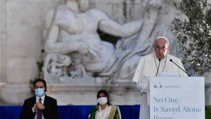 Papa Francesco: «La pace è la priorità di ogni politica»