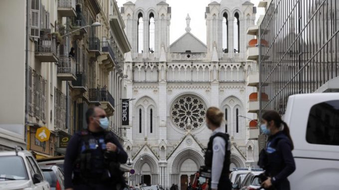 Attacco a Nizza, «i cattolici di Francia non cederanno alla paura»