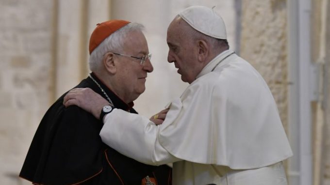 L’augurio del Papa a Bassetti: «Forza, forza, forza!»