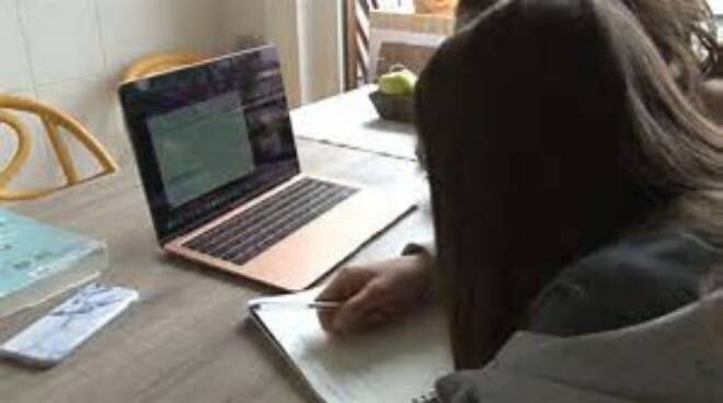 “Nessuno resti indietro”, al via la distribuzione dei pc alle famiglie