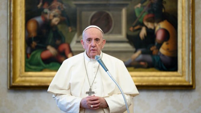 Il Papa: «Vicino alle vittime di ogni abuso»