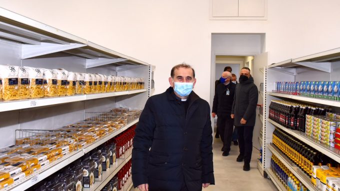 delpini-emporio-solidarieta-rho_ajke