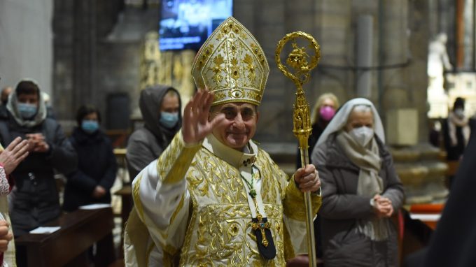 «Oggi, Natale, noi rinasciamo per annunciare a tutti la gloria di Dio, la salvezza, la fraternità»