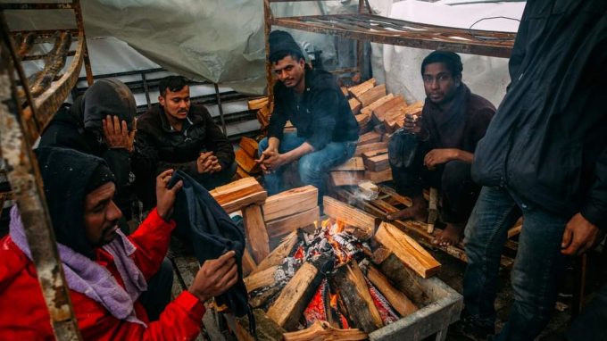 Lipa – Consegna legname (credit Caritas)