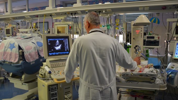 Buzzi, servono incubatrici, culle speciali e saturimetri per i piccoli prematuri
