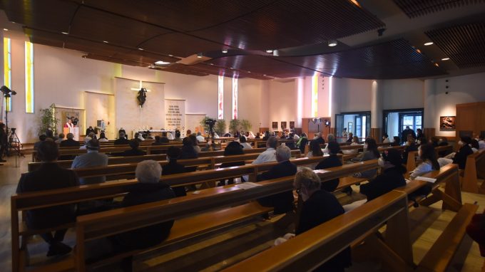 Una Messa “sbiadita”, preti a confronto