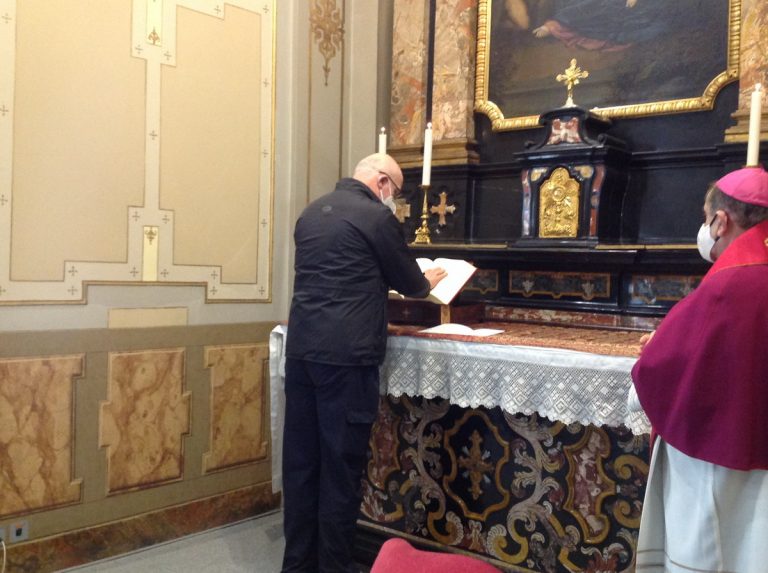 Il giuramento di fedeltà in un'investitura degli anni scorsi