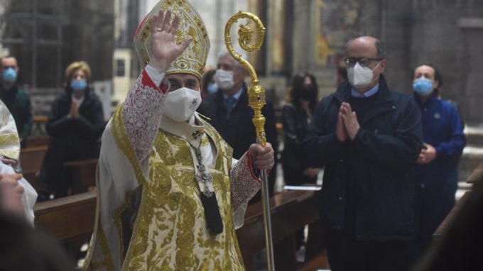 «Umanità infelice, alza il capo, riconoscendo la voce che chiama, la presenza che consola»