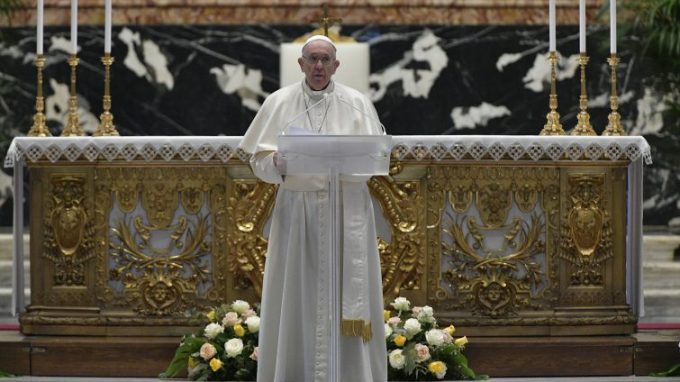 Il Papa: «Scandaloso che non cessino i conflitti armati»