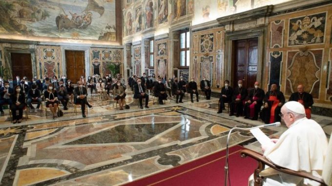 Papa Francesco: «La sintesi tra Parola e vita continui a caratterizzare i percorsi formativi dell’Ac»