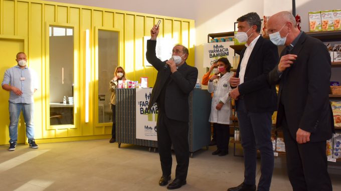 Baranzate, l'Arcivescovo ha benedetto il nuovo Emporio della Solidarietà