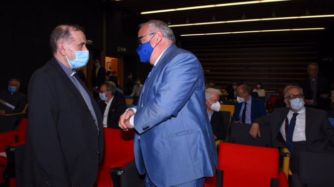dialogo-arcivescovo-universita_aabj